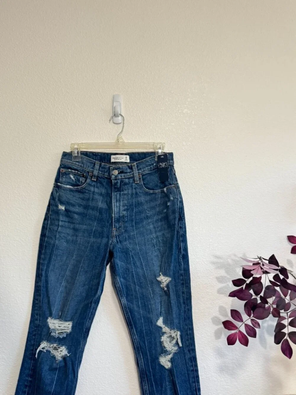 ☀️ NEW ABERCROMBIE & FITCH Dark Wash Distressed High Rise Mom Jeans 28 Short - Picture 3 of 10